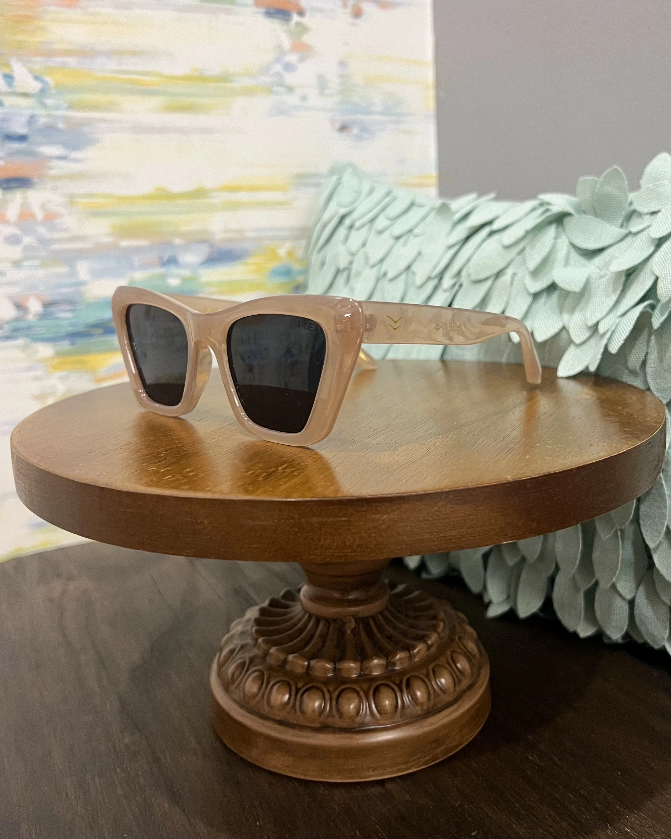 I-SEA Daisy Sunglasses in Sand