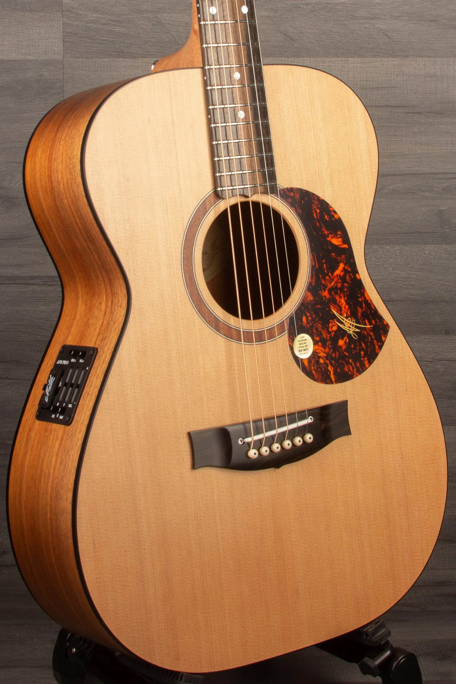 Maton SRS808 Acoustic Guitar With AP5 Pro Pickup System
